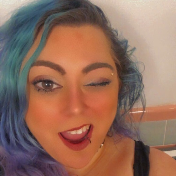 Meet your Posher, Julia - Picture 1 of 1